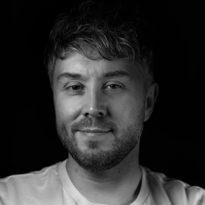 Black and white portrait of Rob, the photographer behind RE7 Photography