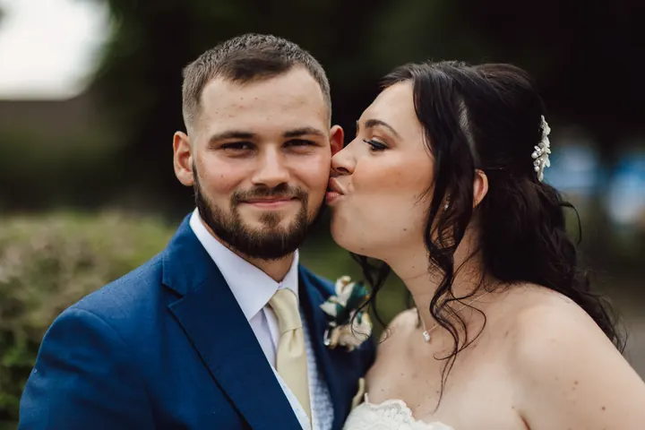 Laura kissing Owen&rsquo;s cheek