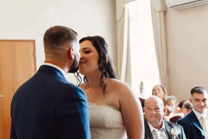 Laura and Owen&rsquo;s first kiss