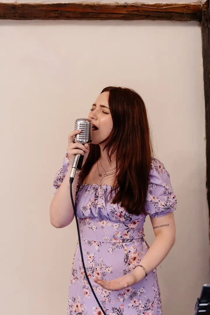A singer performing in the barn before the ceremony