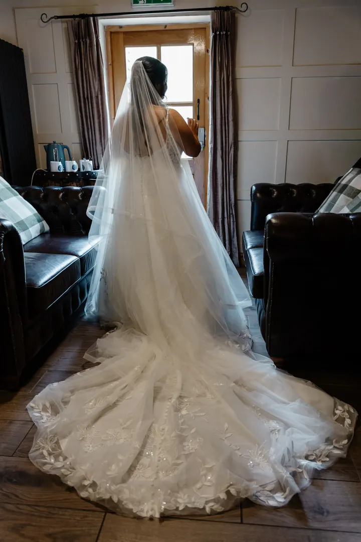Gloria&rsquo;s long veil and train spread across the floor
