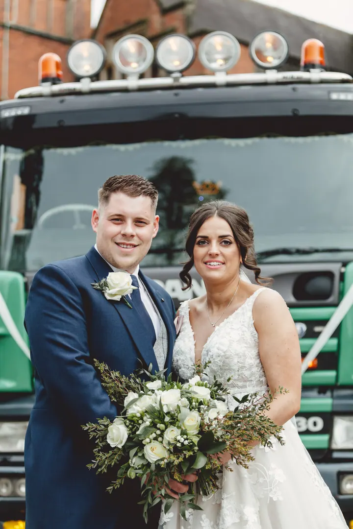 The newlyweds in front of the green Scania lorry