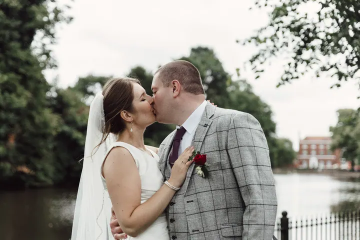 A kiss by the railings of the pool
