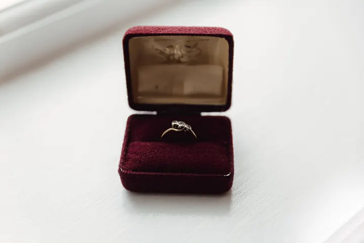 Sarah&rsquo;s engagement ring in a red velvet box
